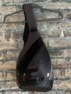 NEW Swiss Gear Black Sling Belt Bag/Padded Comfort Strap Multiple Functionunisex